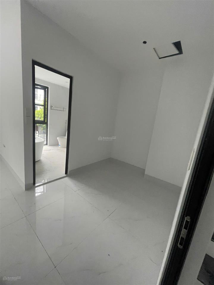 Cho thuê biệt thự song lập sh12, có điều hòa, thang máy giá 35tr/tháng diện tích 150m²