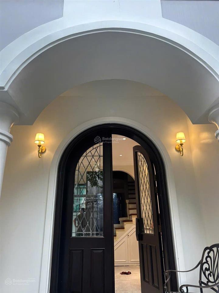 Cho thuê liền kề sao biển có đồ, dãy sao biển 15, full đồ cơ bản có thang máy, giá 30tr/tháng