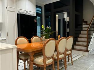 Cho thuê liền kề sao biển có đồ, dãy sao biển 15, full đồ cơ bản có thang máy, giá 30tr/tháng