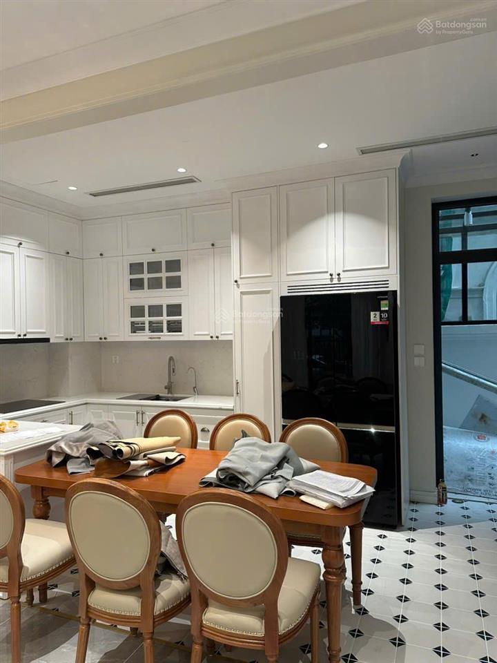 Cho thuê liền kề sao biển có đồ, dãy sao biển 15, full đồ cơ bản có thang máy, giá 30tr/tháng