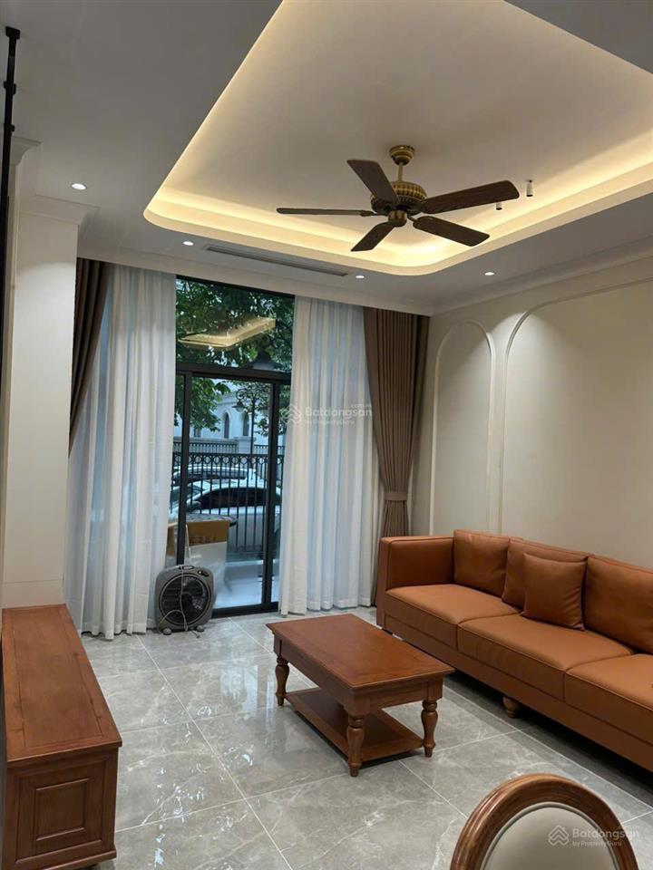 Cho thuê liền kề sao biển có đồ, dãy sao biển 15, full đồ cơ bản có thang máy, giá 30tr/tháng