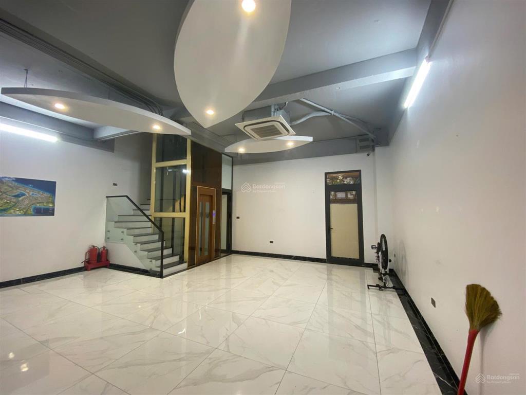 Cho thuê nhà sb19a hoàn thiện 5 tầng full đồ có thang máy, giá 42tr/tháng