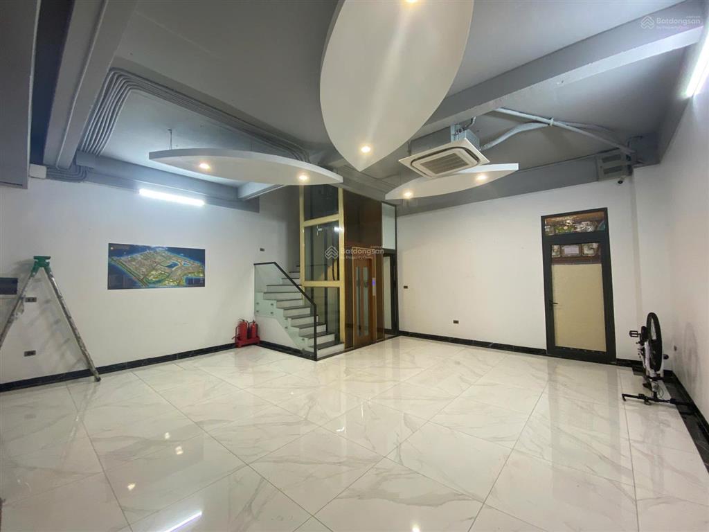 Cho thuê nhà sb19a hoàn thiện 5 tầng full đồ có thang máy, giá 42tr/tháng