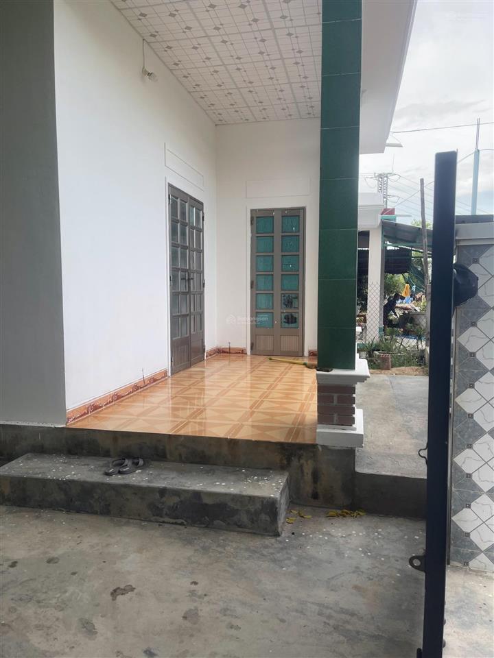 Bán nhà thổ cư giá rẻ mặt tiền thôn, hẻm xe lớn, cấp 4 mới sơn sửa lại sát tp quy nhơn