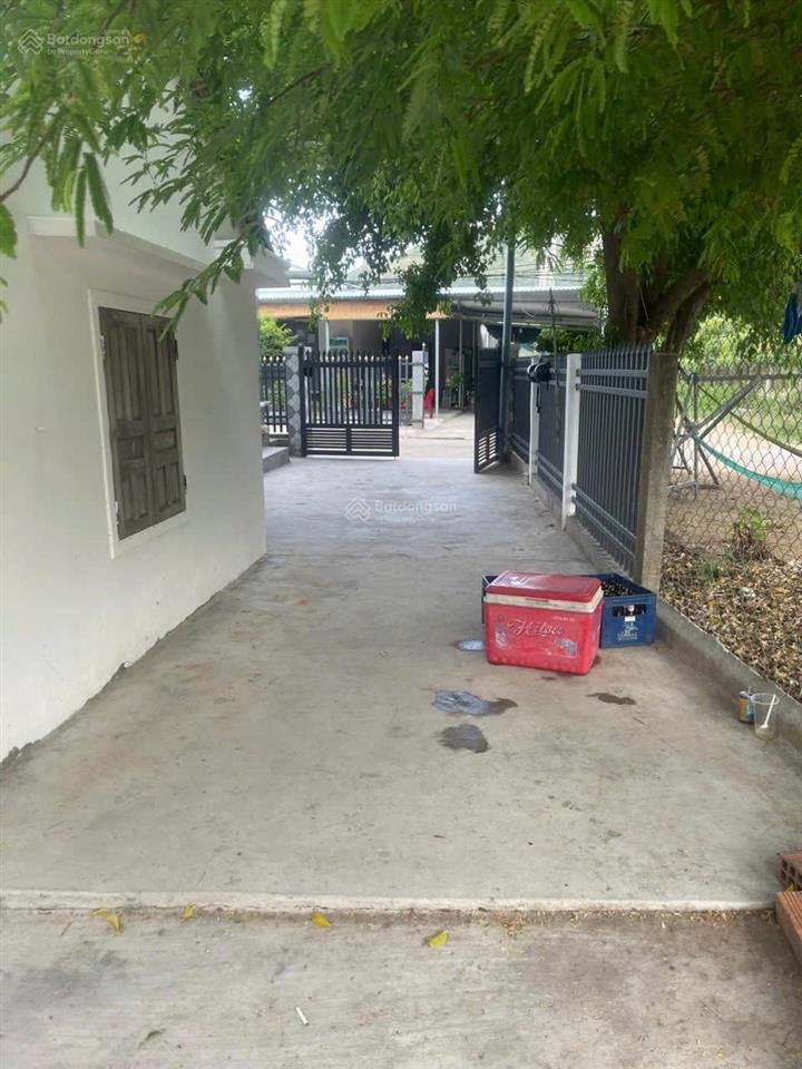 Bán nhà thổ cư giá rẻ mặt tiền thôn, hẻm xe lớn, cấp 4 mới sơn sửa lại sát tp quy nhơn