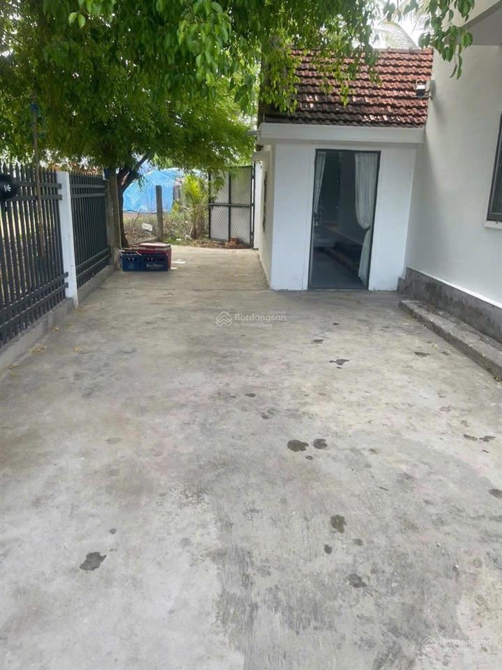 Bán nhà thổ cư giá rẻ mặt tiền thôn, hẻm xe lớn, cấp 4 mới sơn sửa lại sát tp quy nhơn