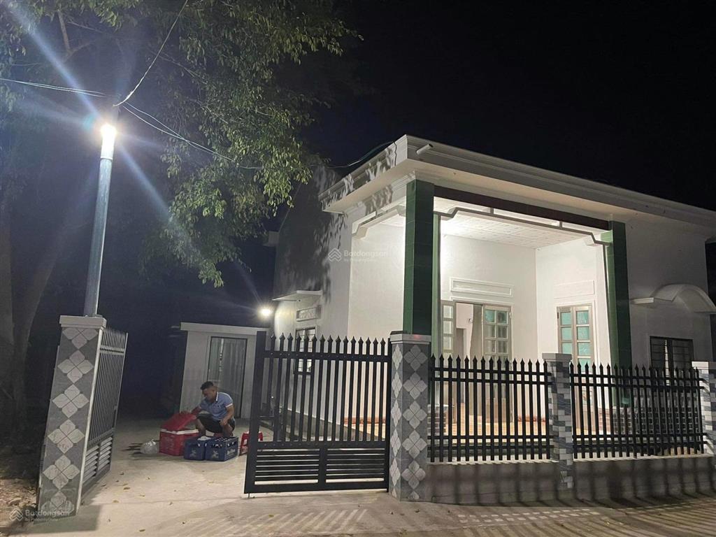 Bán nhà thổ cư giá rẻ mặt tiền thôn, hẻm xe lớn, cấp 4 mới sơn sửa lại sát tp quy nhơn