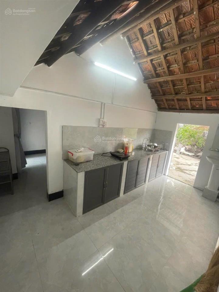 Bán nhà thổ cư giá rẻ mặt tiền thôn, hẻm xe lớn, cấp 4 mới sơn sửa lại sát tp quy nhơn