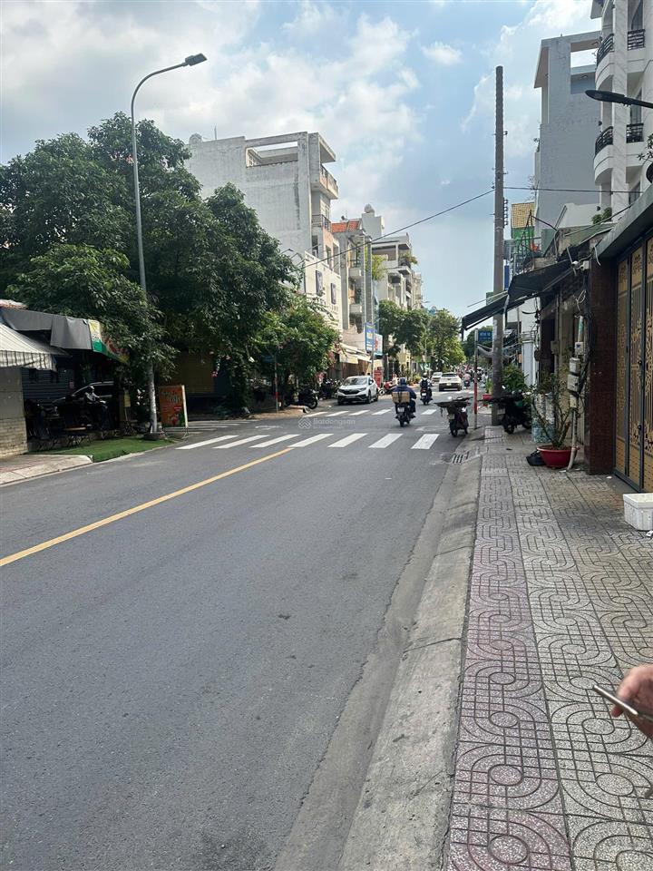 Bán nhà mtkd đẹp tại nguyễn xuân khoát, 10,7 tỷ, 4x12,5m trệt 2 lầu st kiên cố