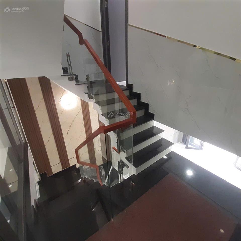 Bán nhà mới xây mới full nội thất (như hình) 4x13m 4 tầng tại thạch lam , giá 7,7 tỷ còn tl