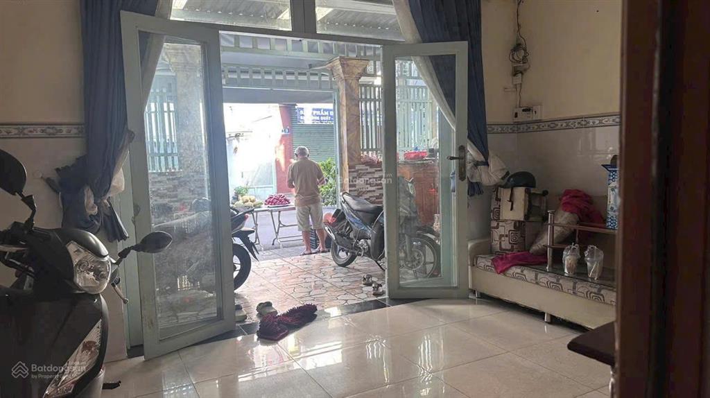 Hàng hiếm tại đỗ đức dục sát nguyễn sơn, 8,5 tỷ, 5x14m 2 tầng kiên cố, thuận tiện kinh doanh