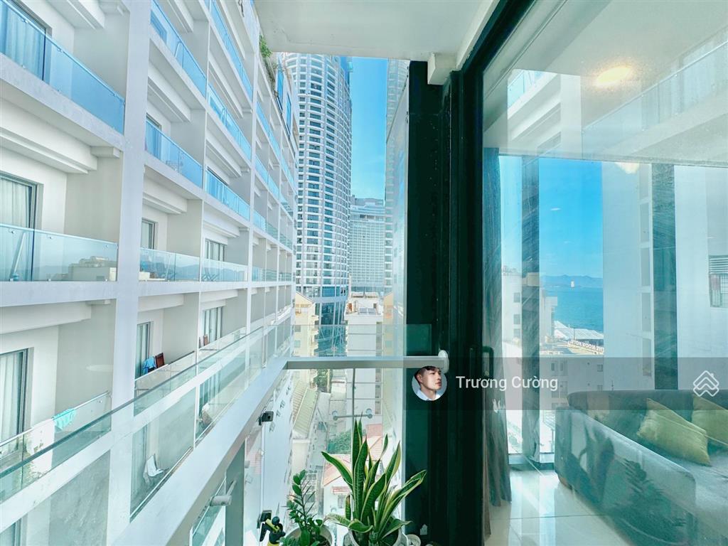 Bán căn hộ có view góc, view biển, đã có sổ hồng, 62m2, bố trí 1 phòng ngủ.  0778 087 ***