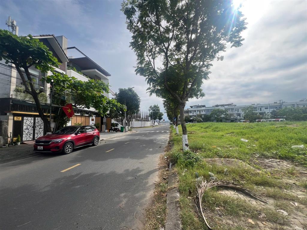 Cần bán 2 lô mt nại hưng 1, nại hiên đông, sơn trà gần sông hàn