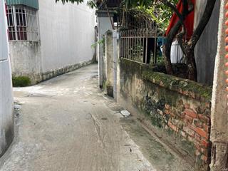 Chính chủ cần bán 50m2 đất sổ đỏ phúc lợi , đường thông ngõ xe vf3 giá 120tr/m2   0902 132 ***