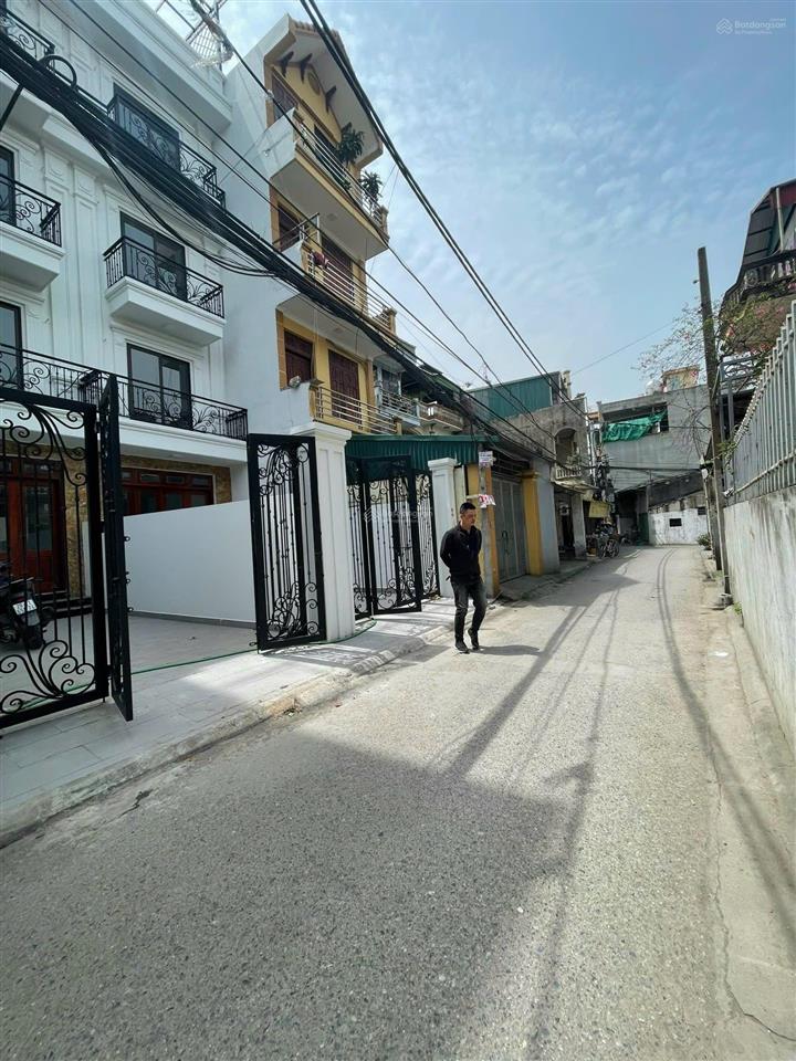 Chính chủ bán nhà 90m2x5t xây mới phúc lợi đường thông xe 16 chỗ giá 15tỷ  0902 132 ***