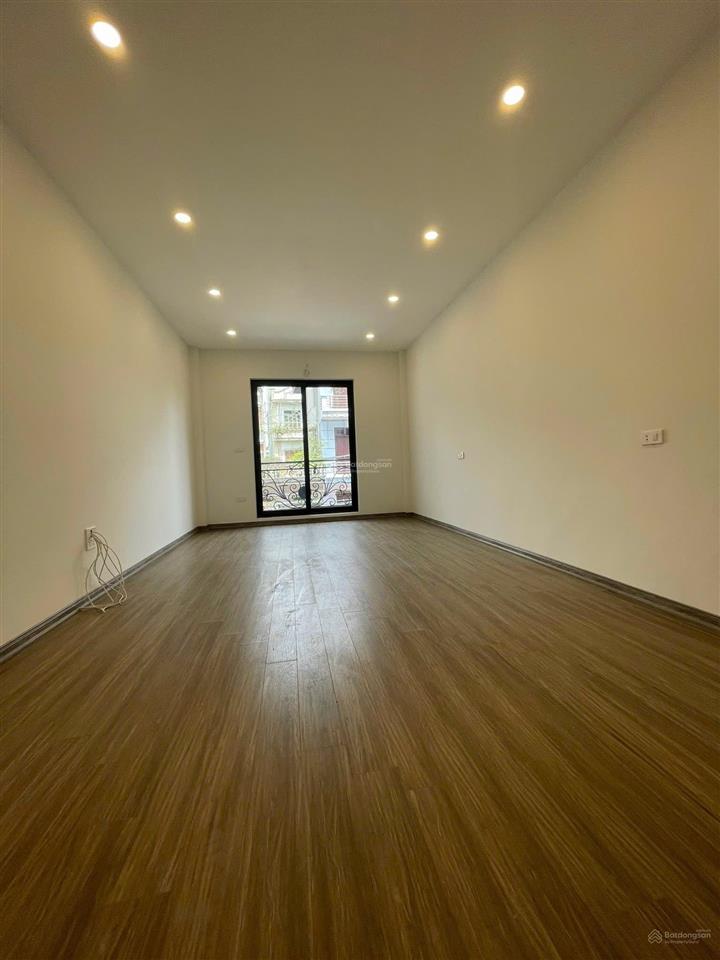 Chính chủ bán nhà 90m2x5t xây mới phúc lợi đường thông xe 16 chỗ giá 15tỷ  0902 132 ***