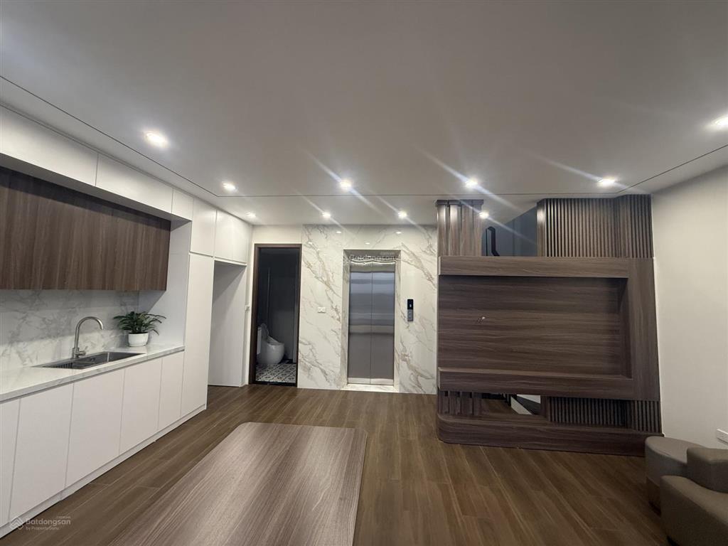 Bán nhà mới phúc lợi 44m2x6t thang máy full nội thất ô tô đỗ cửa giá 9.75 tỷ   0902 132 ***