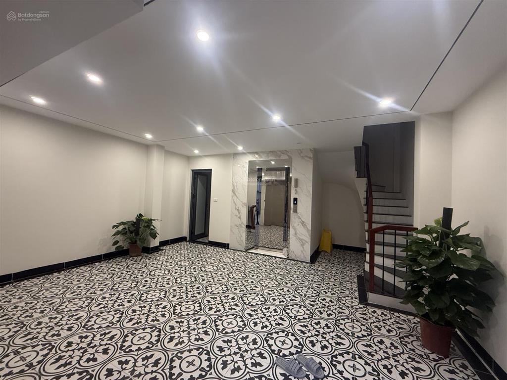 Bán nhà mới phúc lợi 44m2x6t thang máy full nội thất ô tô đỗ cửa giá 9.75 tỷ   0902 132 ***