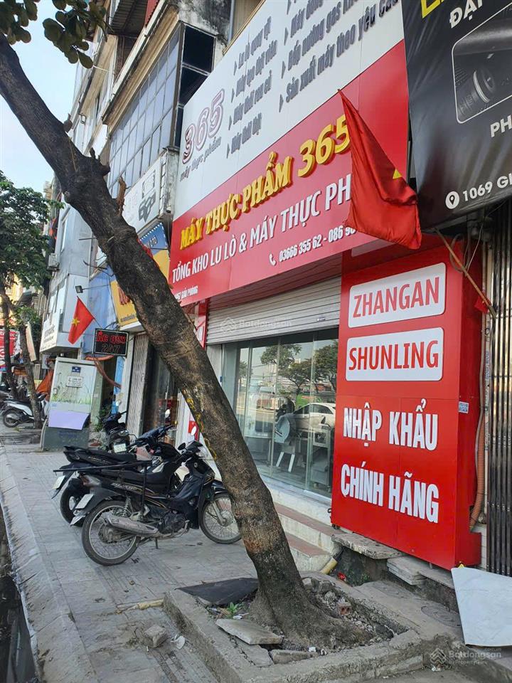 Cho thuê nhà 3 tầng mặt tiền rộng giải phóng, hoàng mai. đối diện cổng phía nam ga giáp bát