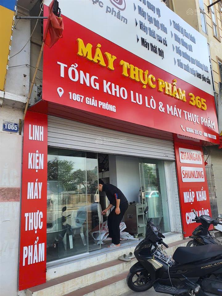 Cho thuê nhà 3 tầng mặt tiền rộng giải phóng, hoàng mai. đối diện cổng phía nam ga giáp bát