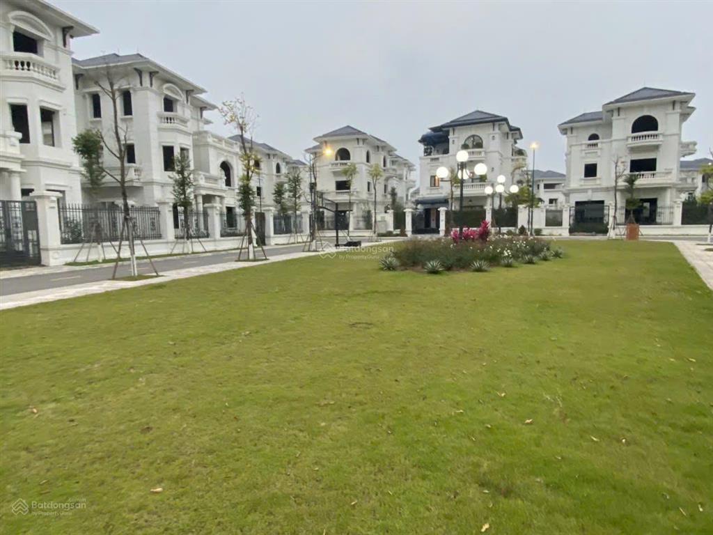 Bán gấp biệt thự vườn cam, dt 330m2 lô góc view vườn hoa cực đẹp