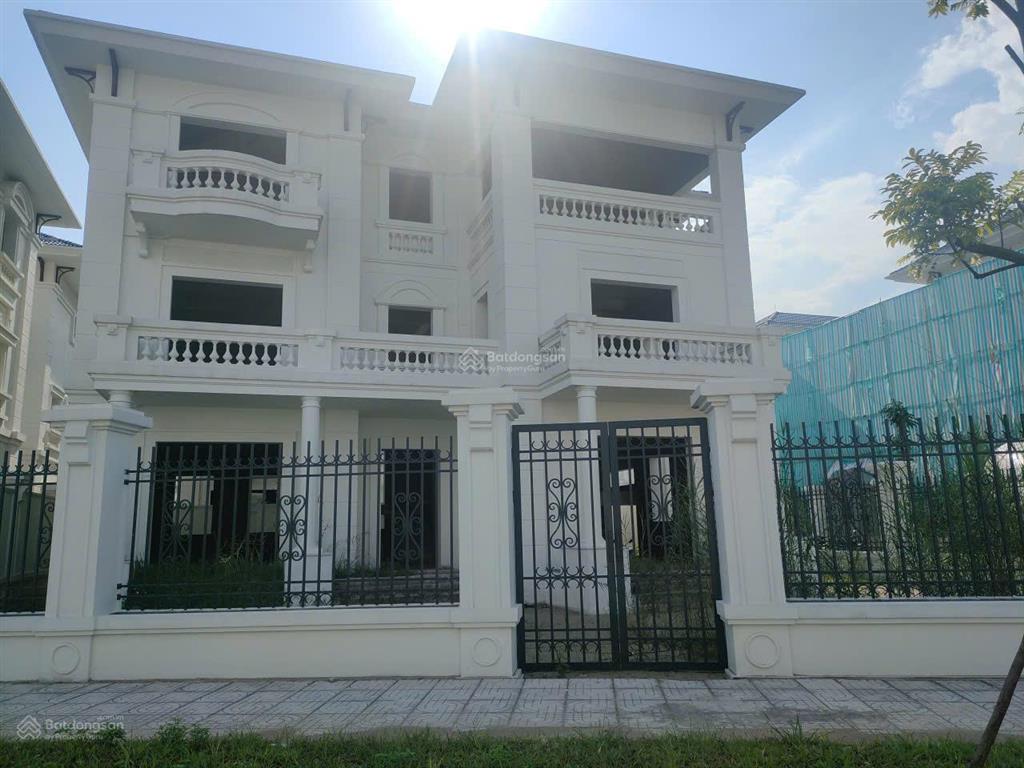 Chính chủ bán gấp biệt thự vườn cam, dt 433m2, lô góc trục chính 20m, giá chỉ 130tr/m2