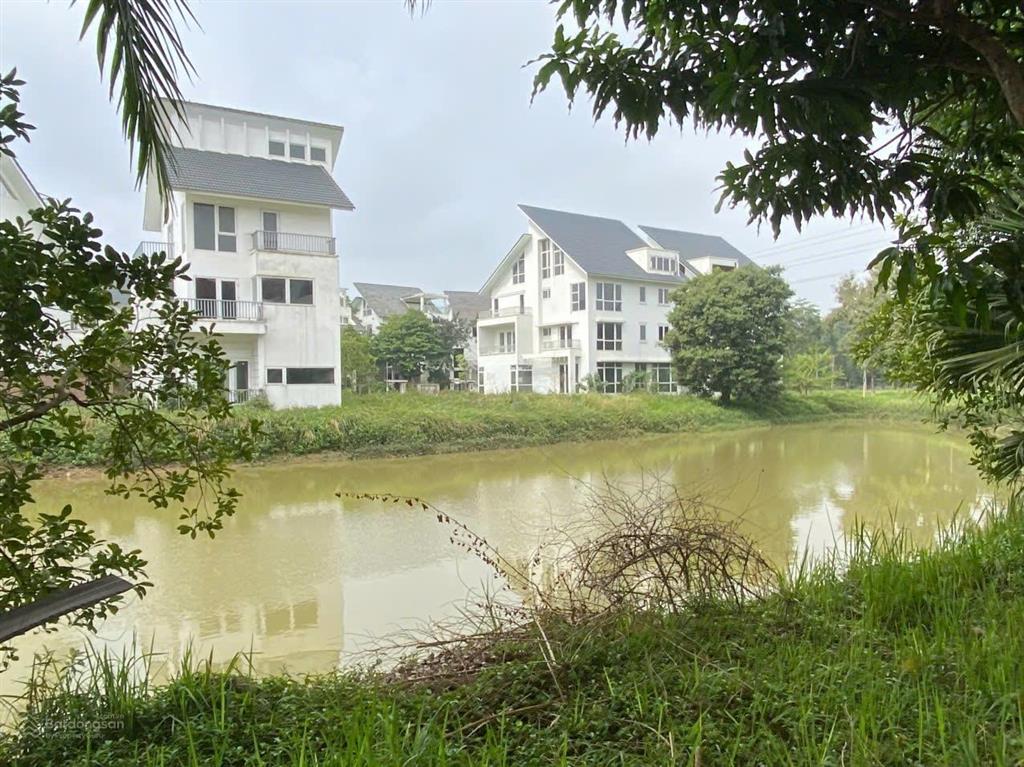 Bán gấp biệt thự mặt hồ kđt new house city, dt 350m2 cực đẹp, giá siêu rẻ chỉ 75tr/m2