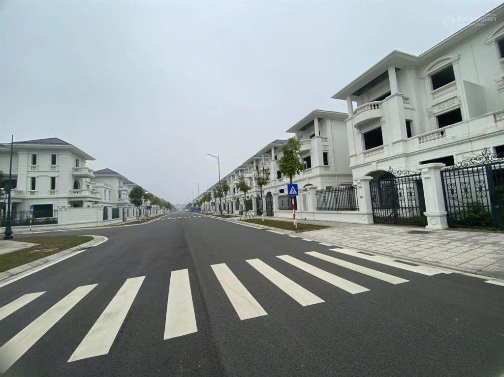 Bán gấp biệt thự kđt vườn cam, dt 201m2, sđcc, đường 20m giá chỉ 128tr/m2