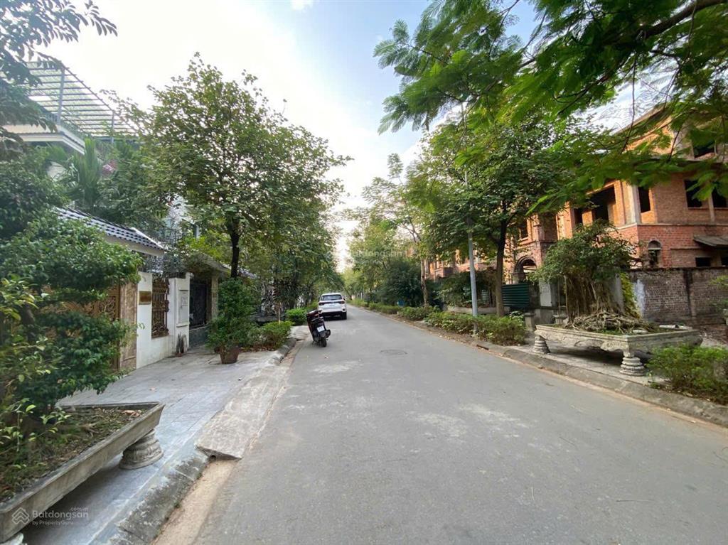 Bán nhanh biệt thự hoa phượng, an khánh, dt 325m2, view công viên, giá chỉ 110tr/m2