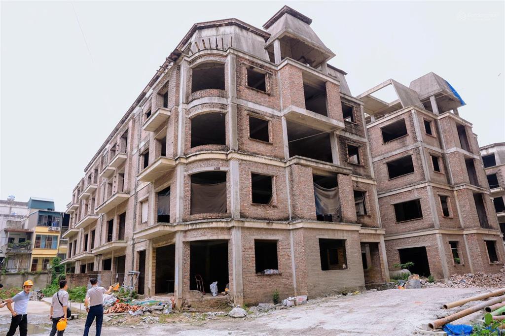 Bán xuất ngoại giao liền kề 360 giải phóng. 100m2 nhà mới, xây thô 5 tầng video chi tiết