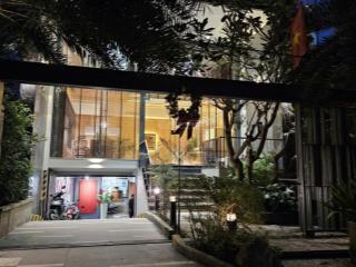 Cho thuê văn phòng dự án huy hoàng, đầy đủ nội thất, 120m2, có chỗ đậu xe rộng rãi