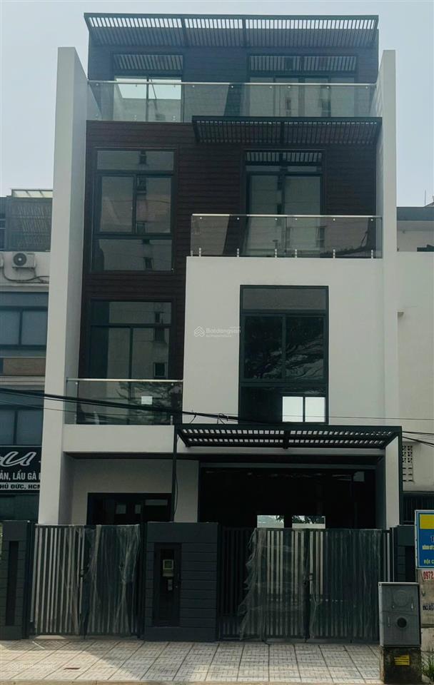 Bán nhà mặt tiền đường 24m, cát lái 50ha  đối diện đại học  kinh doanh đa ngành  119m2.