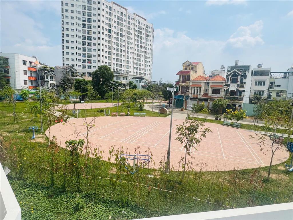 Bán biệt thự góc 2 mặt tiền 288m2 khu phú nhuận 10 mẫubình trưng tây cách nguyễn duy trinh 200m.
