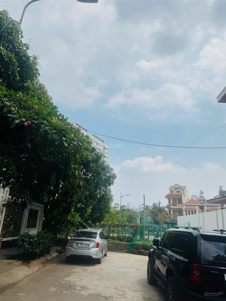 Bán biệt thự góc 2 mặt tiền 288m2 khu phú nhuận 10 mẫubình trưng tây cách nguyễn duy trinh 200m.