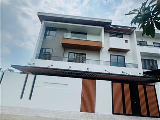 Bán biệt thự góc 2 mặt tiền 288m2 khu 10 mẫu phú nhuận sát công viên, cách nguyễn duy trinh 200m.