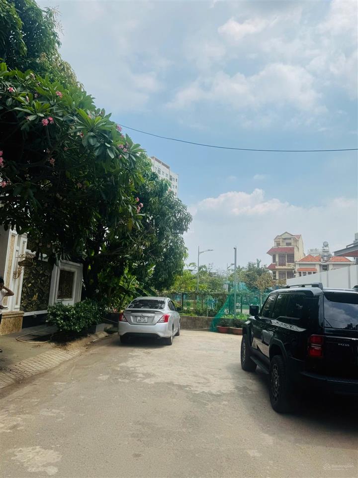 Bán biệt thự góc 2 mặt tiền 288m2 khu phú nhuận 10 mẫubình trưng tây cách nguyễn duy trinh 200m.