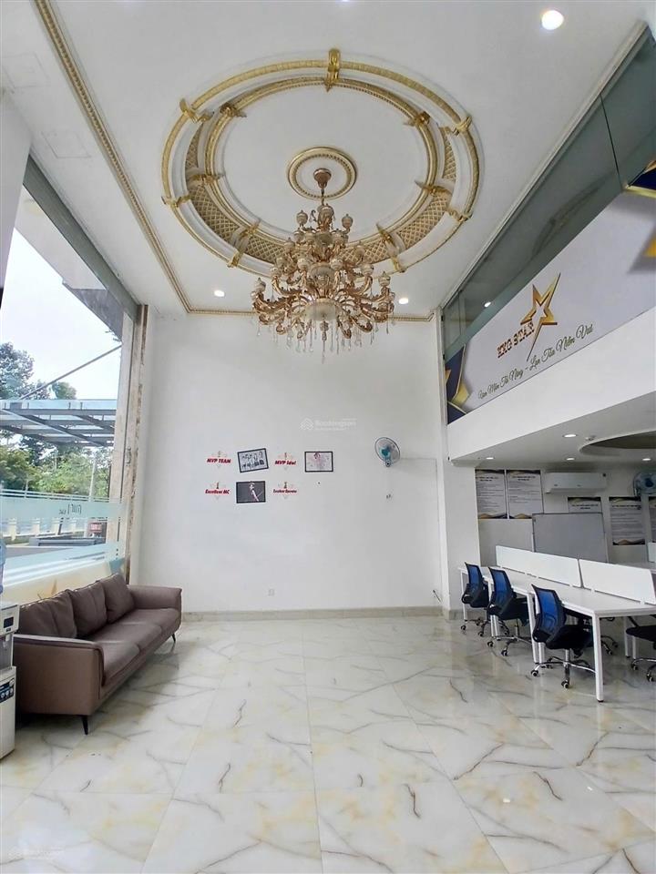 Bán tòa nhà văn phòng dự án huy hoàng nguyễn văn kỉnh, dt 8x20m giá 79 tỷ, gần sông