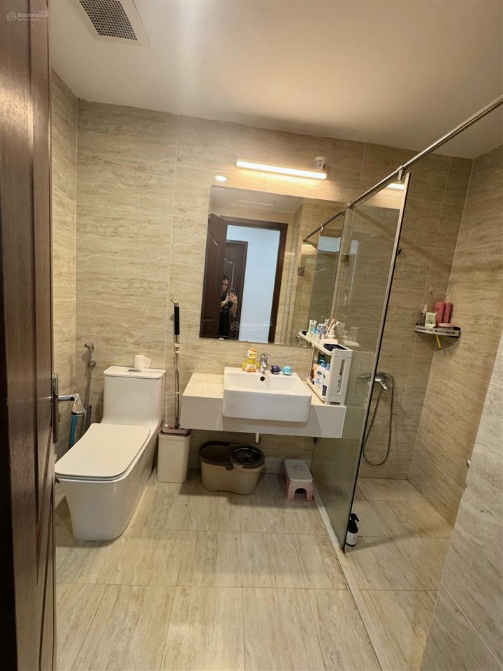 Bán gấp căn 2 phòng ngủ roman plaza chuyển xuống nhà đất