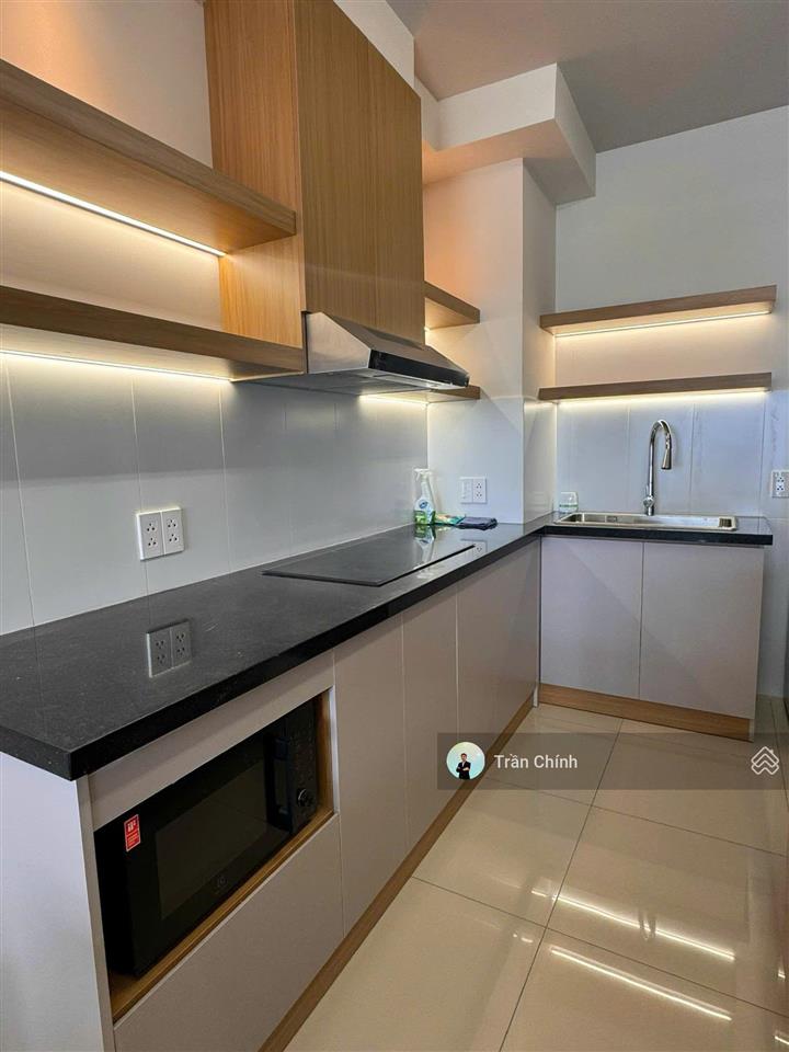 Cho thuê căn 3 phòng ngủ  86m2 đầy đủ nội thất. dọn vào ở ngay