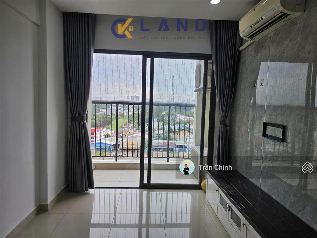Cần bán căn 2pn  67m2 block c view hồ bơi. sổ sẵn, sang tên nhanh chóng, xem nhà 24/7