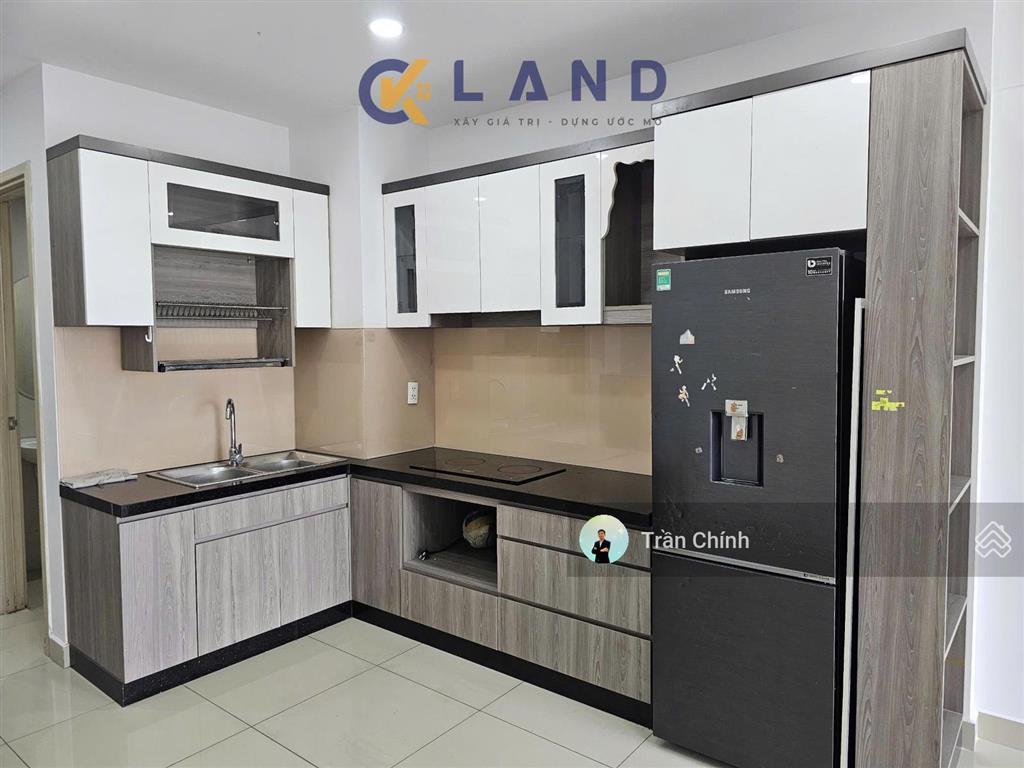 Cần bán căn 2pn  67m2 block c view hồ bơi. sổ sẵn, sang tên nhanh chóng, xem nhà 24/7