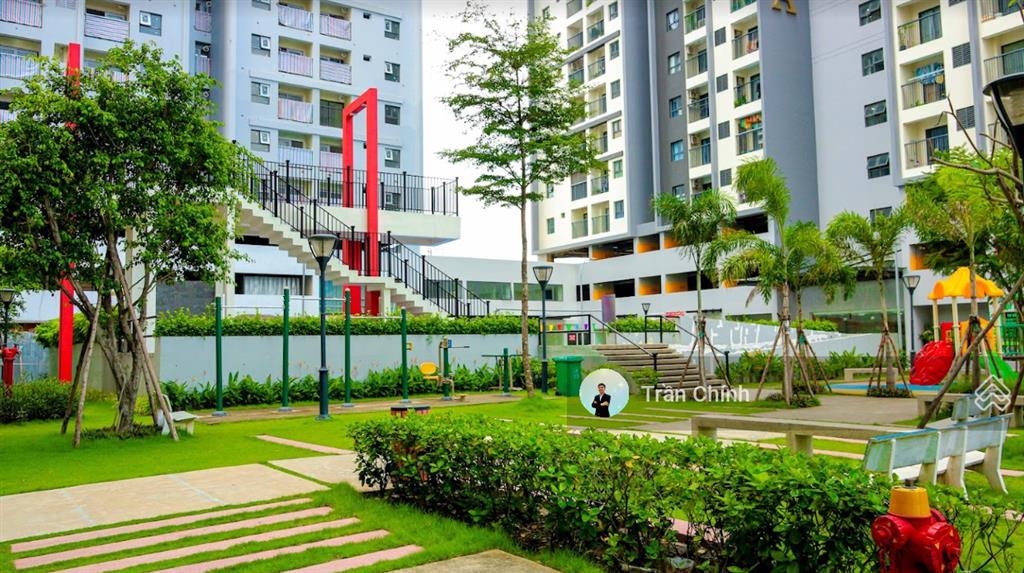Cần bán căn 2pn  67m2 block c view hồ bơi. sổ sẵn, sang tên nhanh chóng, xem nhà 24/7