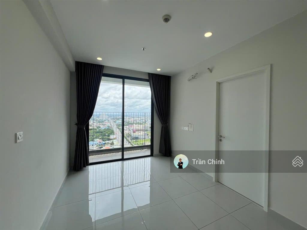 Bán căn 1pn  52,25m² view sân golf giá 2,2 tỷ. sổ sẵn