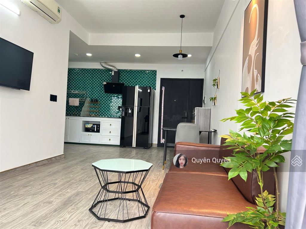 Charmington cho thuê studio 31m2 11 triệu view ngoài thoáng, nt y hình được đkkd treo bảng hiệu
