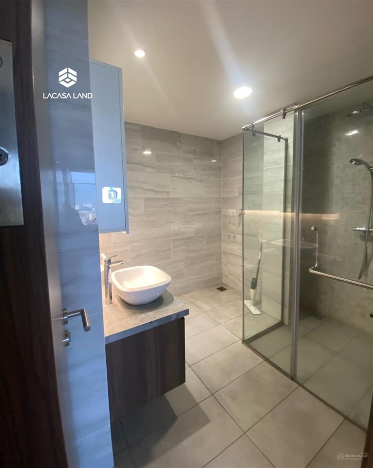 Quận 10 kingdom 101  1pn 50m2 giá 16 triệu/tháng , có suất oto, gym + bơi miễn phí