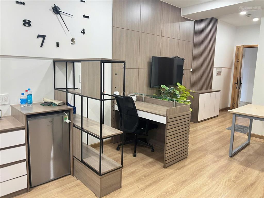 Văn phòng charmington 45m2  17 triệu/tháng, đủ bàn ghế văn phòng đẹp, được đkkd tự do 24/24