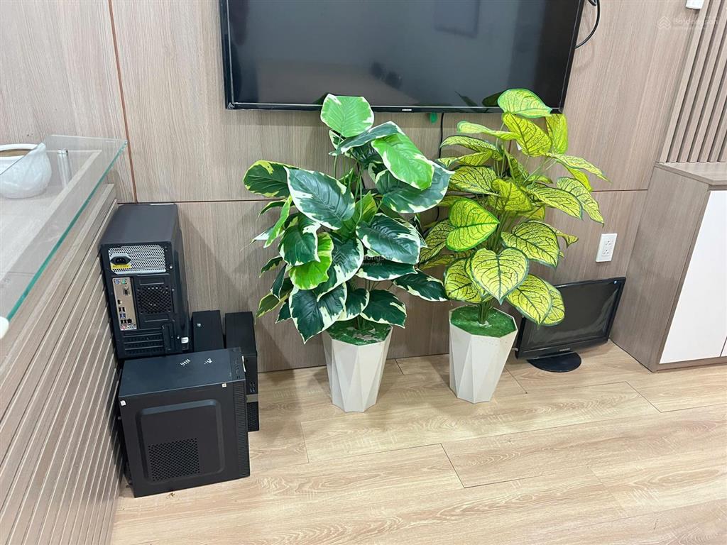 Văn phòng charmington 45m2  17 triệu/tháng, đủ bàn ghế văn phòng đẹp, được đkkd tự do 24/24