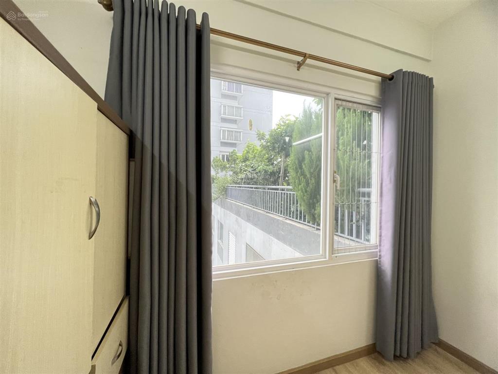 Charmington la pointe cho thuê 1pn 50m2 nhà trống 14 triệu, có ban công, có phòng ngủ riêng