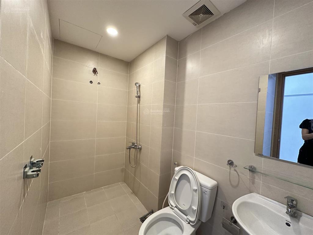 Charmington bán ot 45m2  2 tỷ 250 bao hết, phù hợp để ở và cho thuê nhiều ngành nghề