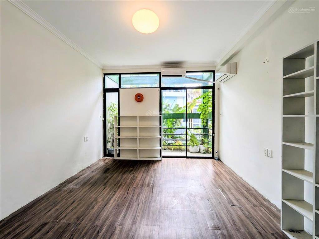 Biệt thự hồ biểu chánh, phú nhuận, 150m2, xe hơi ngủ trong nhà
